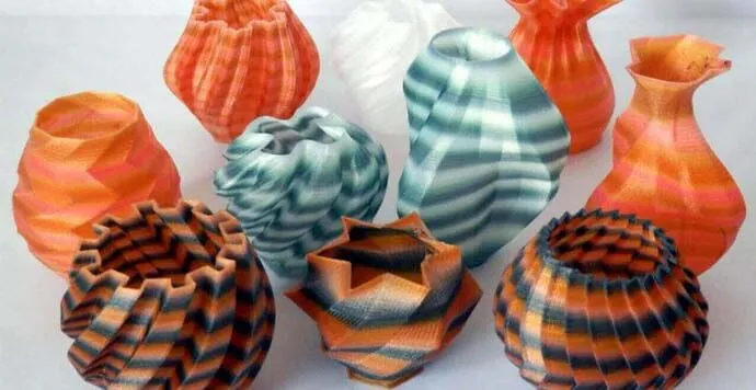 Naylon filamentin benzersiz bir özelliği, baskı işleminden önce veya sonra boyanabilmesidir.